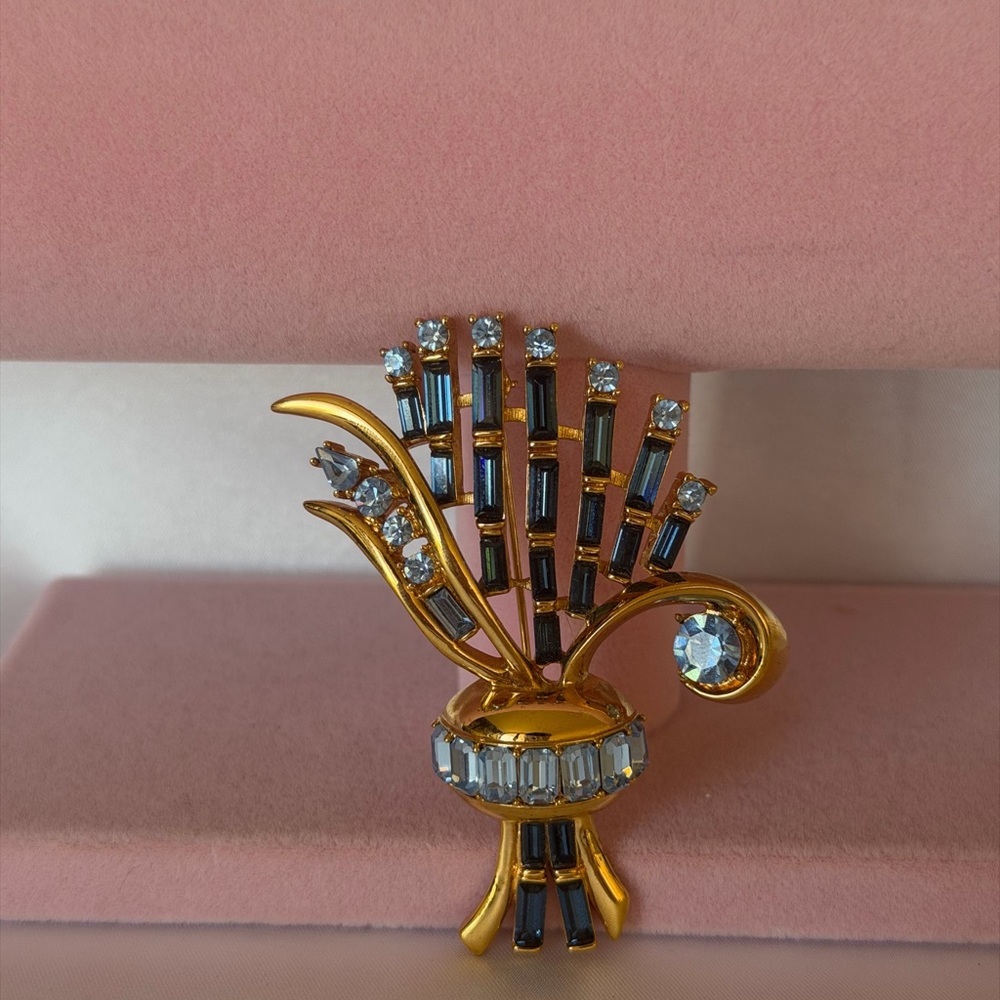 SWAROVSKI RARE 1995 18K GP SAPPHIRE BLUE RHINESTONE JEWELS OF FANTASY BROOCH